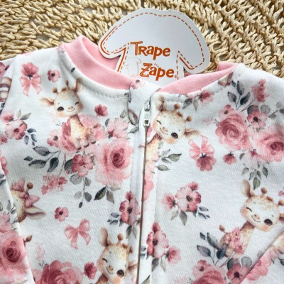 Macacão de Malha com Abertura em Zíper e pézinho bordado Girafinha com Rosas - Rosa